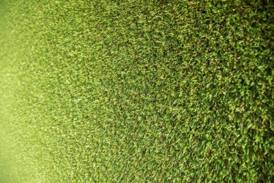 Mantenimiento del césped artificial en invierno