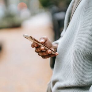 ¿Puede un perito informático recuperar mensajes borrados de WhatsApp