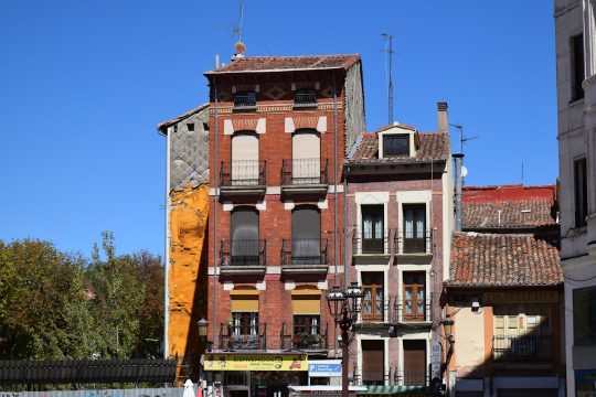 Mantenimiento de fachadas con trabajos verticales en Valladolid